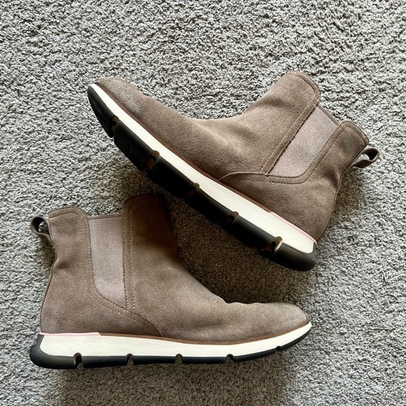 Cole Haan Women’s 8.5 B Zerogrand 4ZG Chelsea Taupe Suede Pull On Ankle Boots - Picture 1 of 6